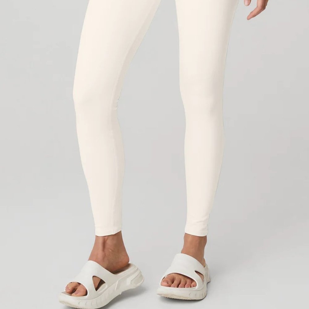 NWT ALO HIGH-WAIST AIRBRUSH LEGGING IN IVORY